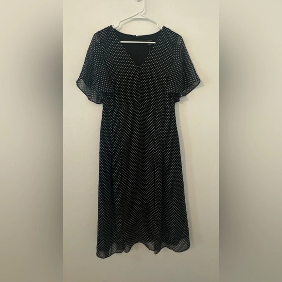 ANN TAYLOR BLACK & WHITE POLKA DOT MIDI DRESS V NECK WITH BUTTONS NWT SIZE 2 - Picture 1 of 9
